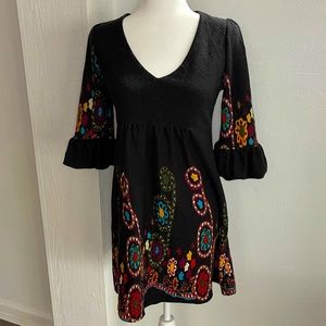 OB2-12 Dress/Tunic Black sweater w/Floral print  S